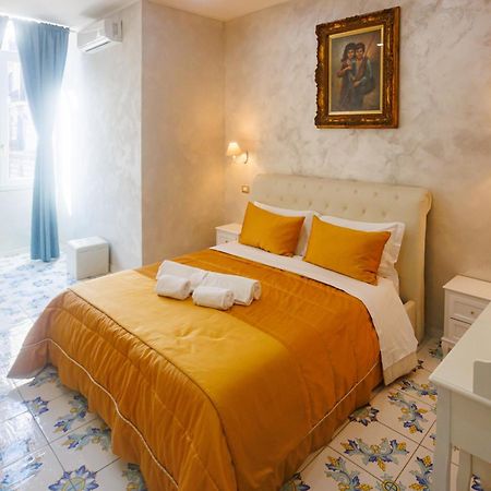 Alma Adry Bed & Breakfast Наполи Екстериор снимка
