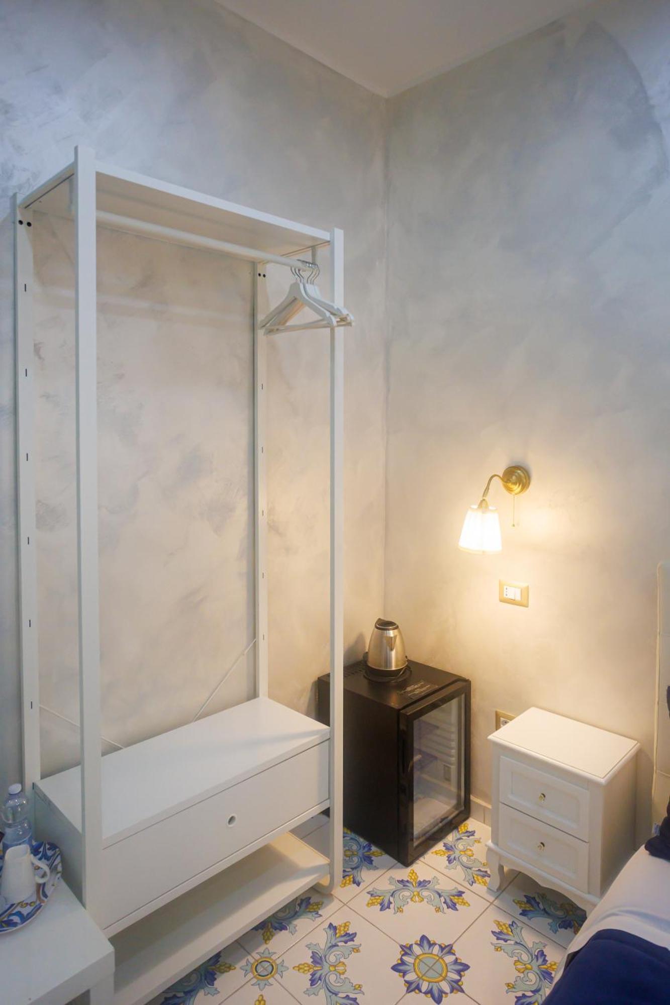 Alma Adry Bed & Breakfast Наполи Екстериор снимка