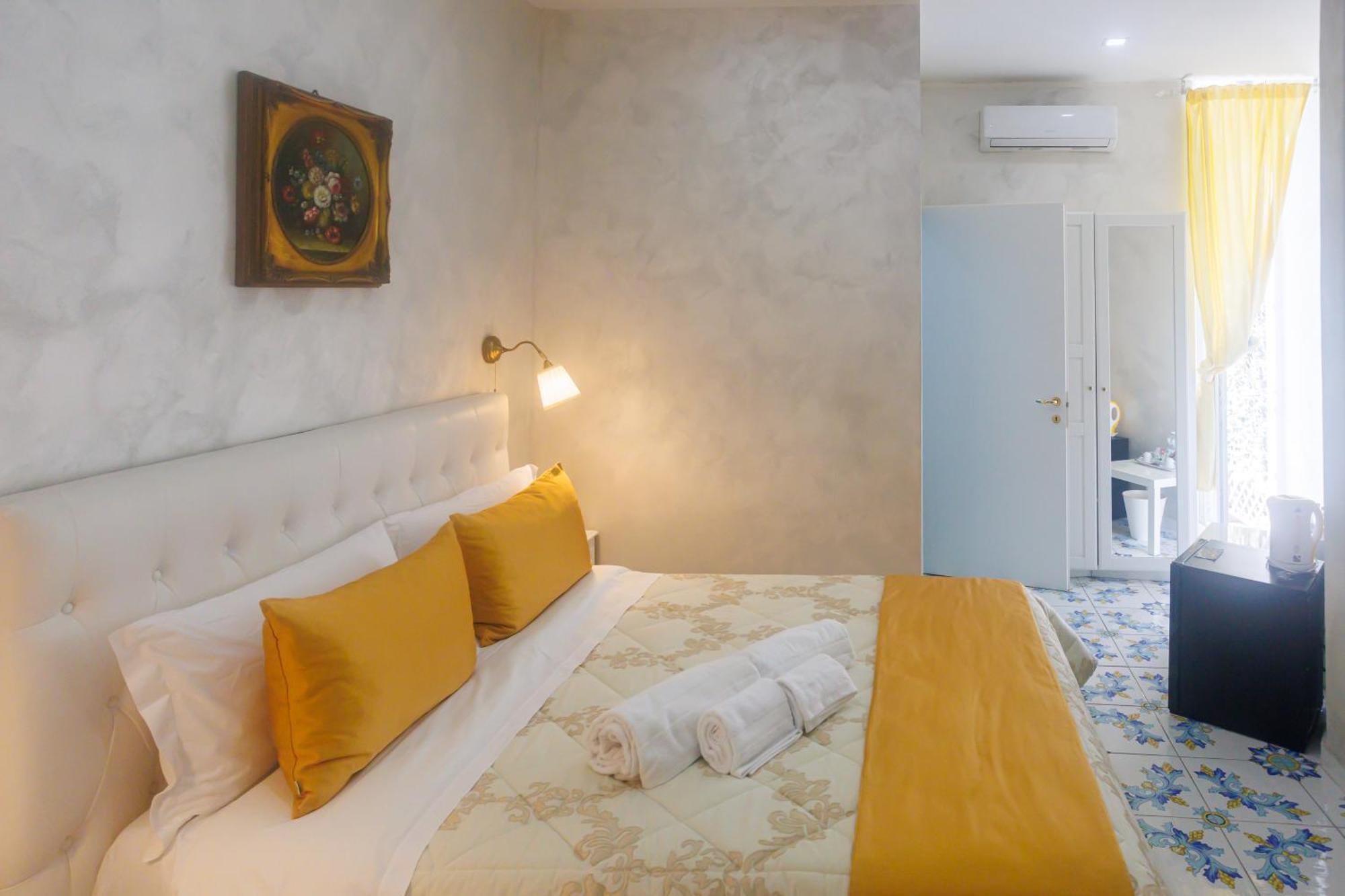 Alma Adry Bed & Breakfast Наполи Екстериор снимка