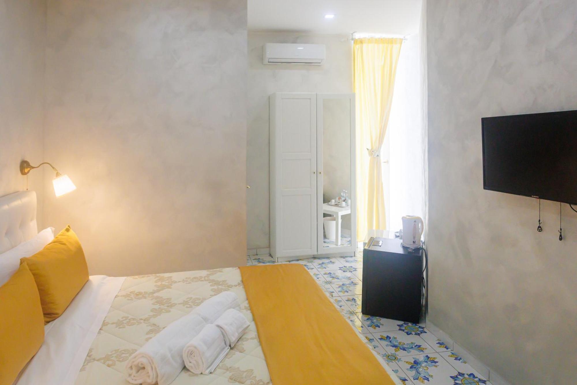 Alma Adry Bed & Breakfast Наполи Екстериор снимка