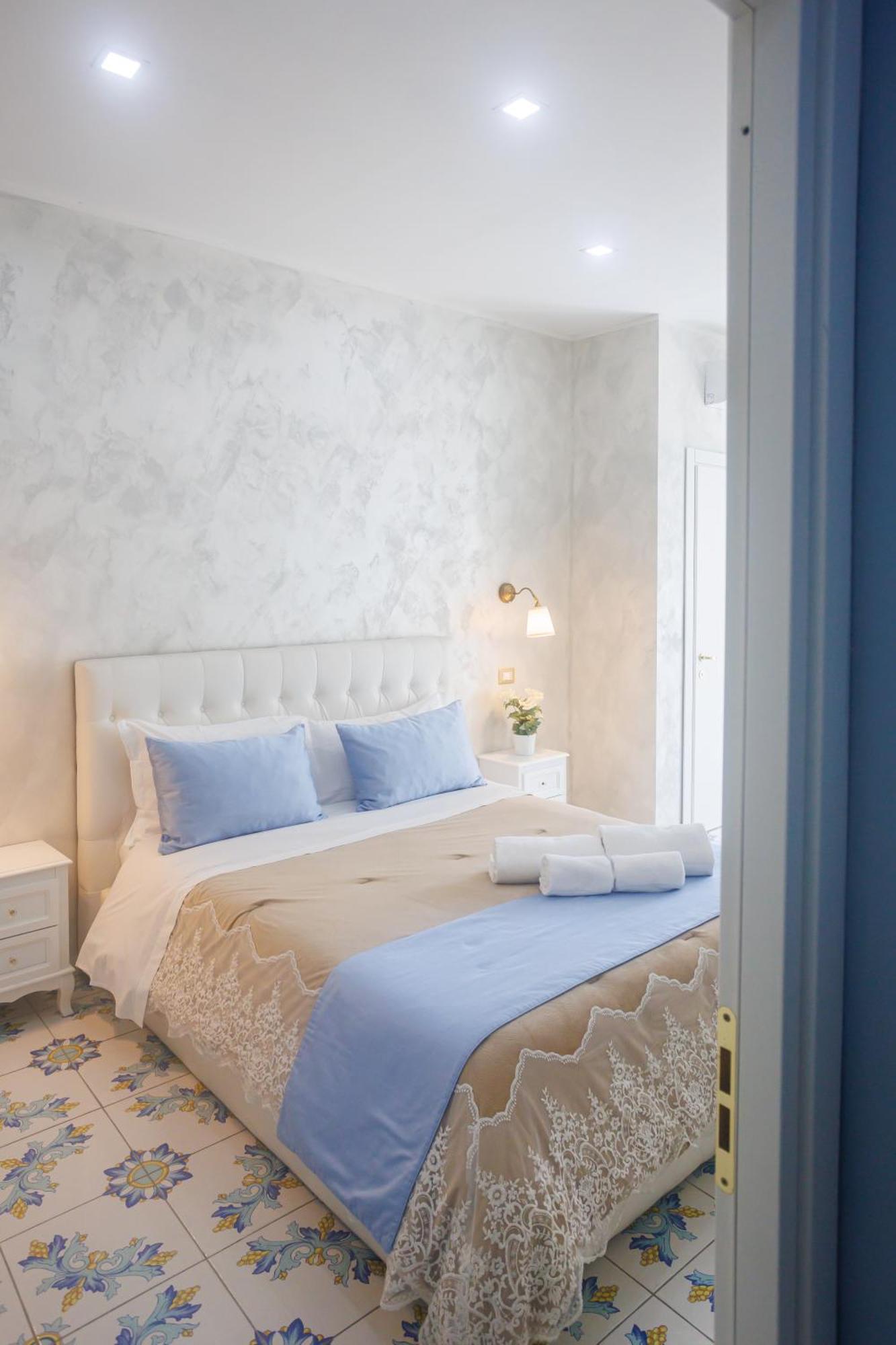 Alma Adry Bed & Breakfast Наполи Екстериор снимка