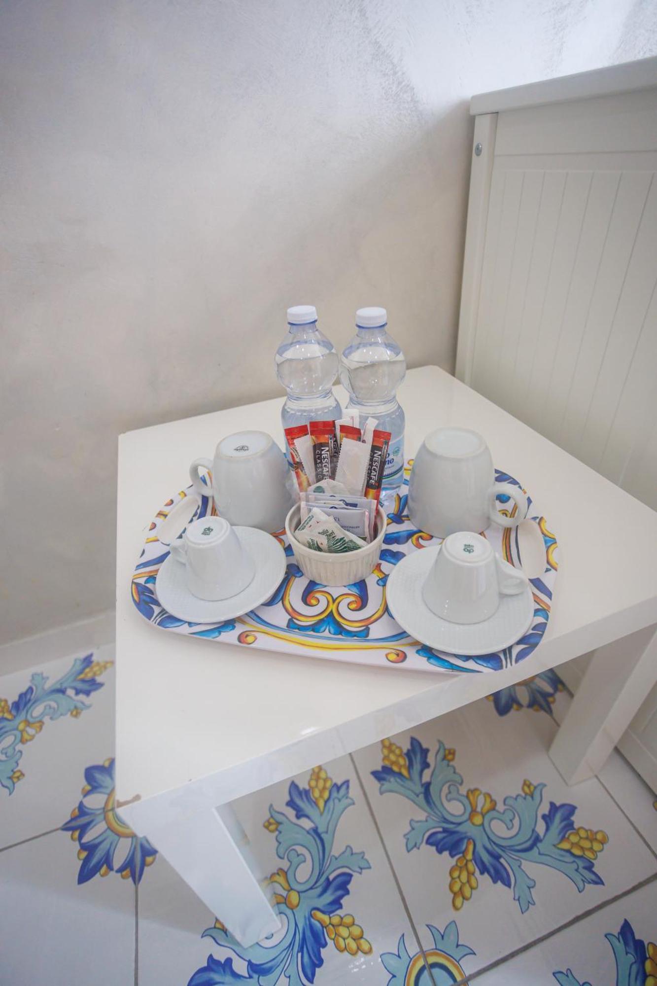 Alma Adry Bed & Breakfast Наполи Екстериор снимка